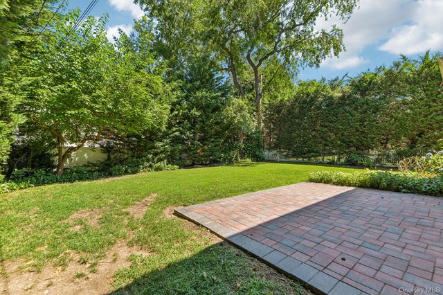 93 Transverse Road, Garden City, NY 11530