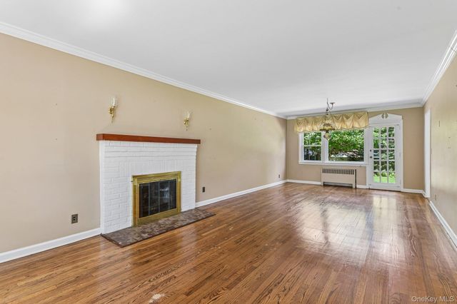 93 Transverse Road, Garden City, NY 11530