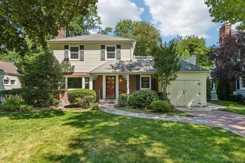 93 Transverse Road, Garden City, NY 11530