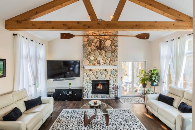 8573 W Lakeshore Drive, Perry, MI 48872