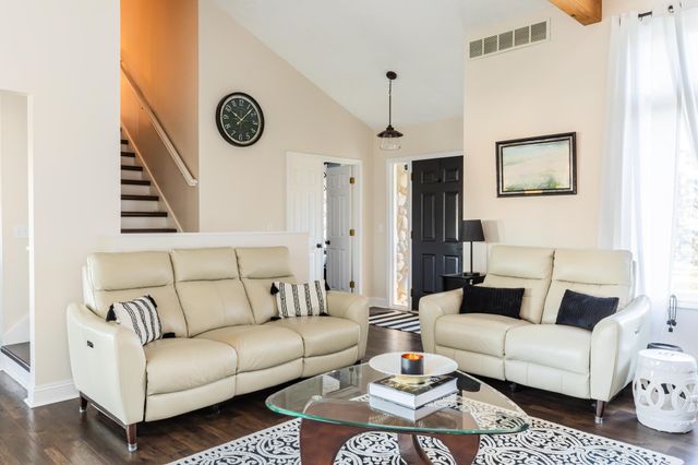 8573 W Lakeshore Drive, Perry, MI 48872