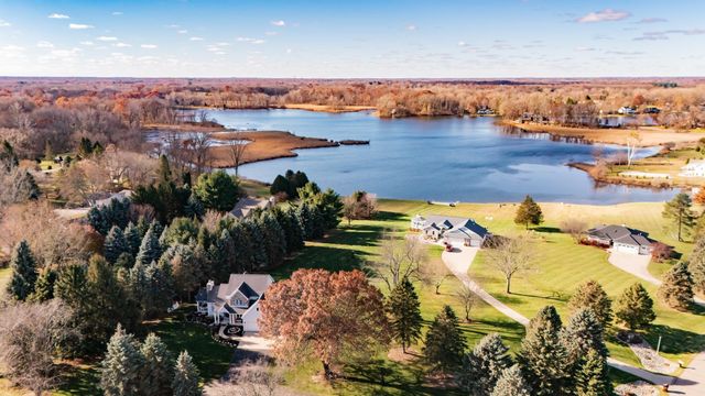 8573 W Lakeshore Drive, Perry, MI 48872