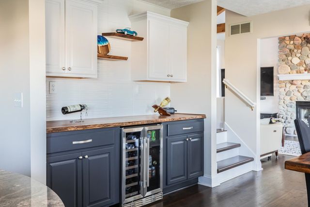 8573 W Lakeshore Drive, Perry, MI 48872