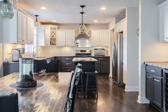 8573 W Lakeshore Drive, Perry, MI 48872