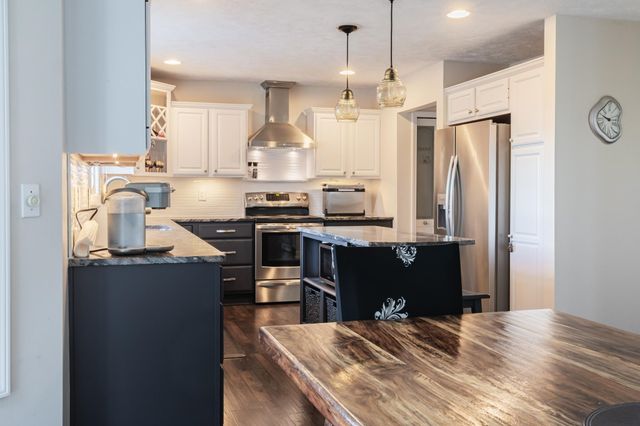 8573 W Lakeshore Drive, Perry, MI 48872