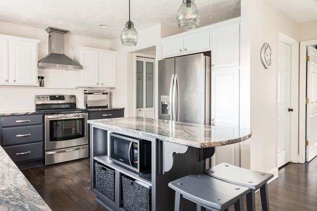 8573 W Lakeshore Drive, Perry, MI 48872