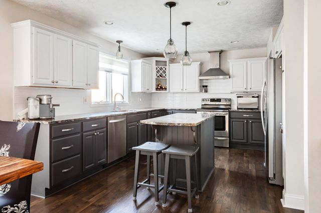 8573 W Lakeshore Drive, Perry, MI 48872