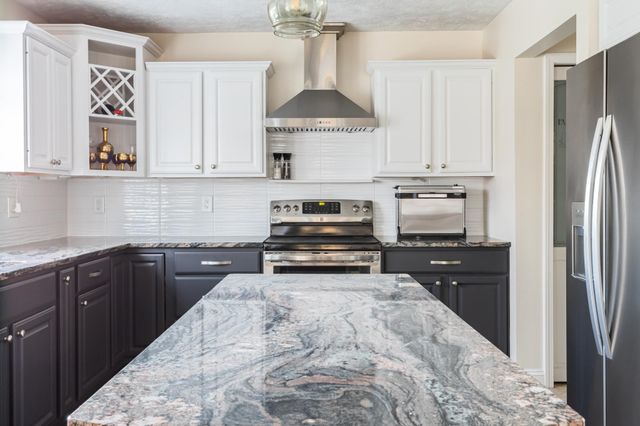 8573 W Lakeshore Drive, Perry, MI 48872