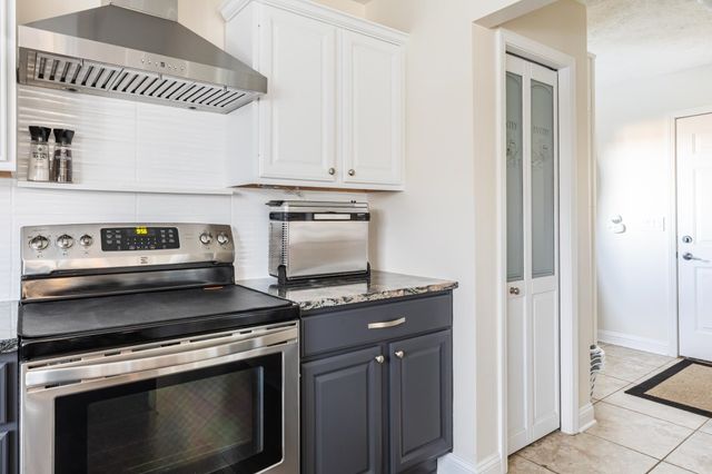 8573 W Lakeshore Drive, Perry, MI 48872