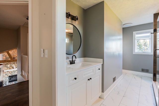 8573 W Lakeshore Drive, Perry, MI 48872