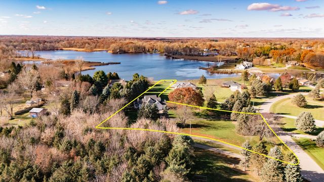 8573 W Lakeshore Drive, Perry, MI 48872