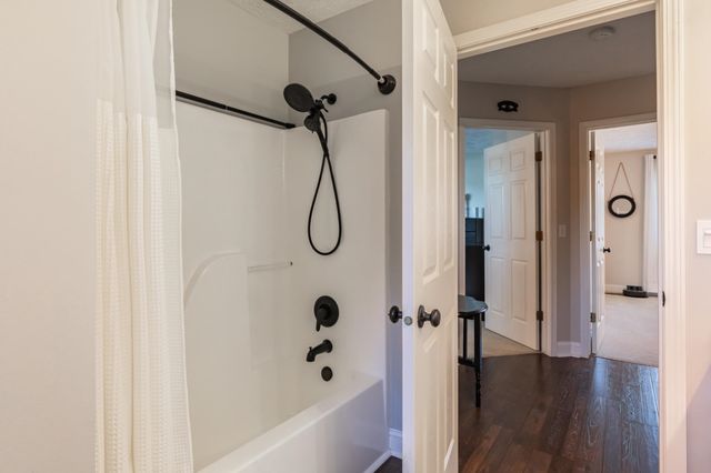 8573 W Lakeshore Drive, Perry, MI 48872