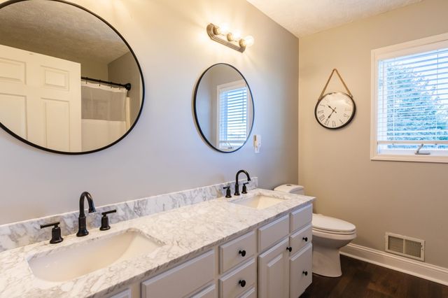 8573 W Lakeshore Drive, Perry, MI 48872