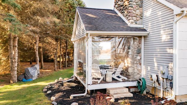 8573 W Lakeshore Drive, Perry, MI 48872