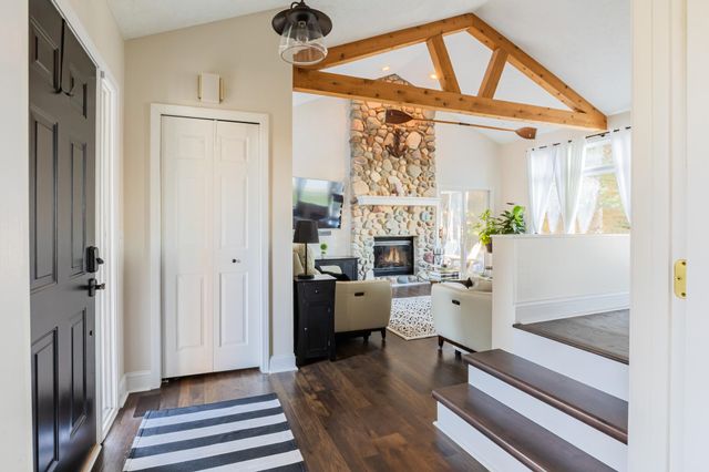 8573 W Lakeshore Drive, Perry, MI 48872