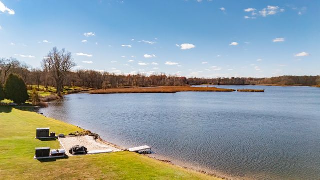 8573 W Lakeshore Drive, Perry, MI 48872