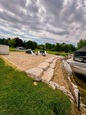 8573 W Lakeshore Drive, Perry, MI 48872