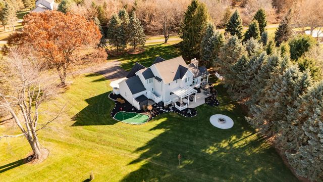 8573 W Lakeshore Drive, Perry, MI 48872