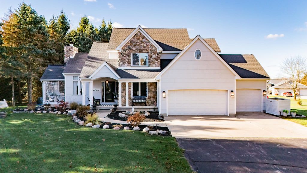 8573 W Lakeshore Drive, Perry, MI 48872