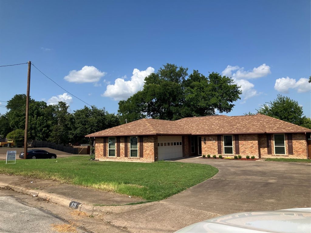 828 N Young Boulevard, Desoto, TX 75115