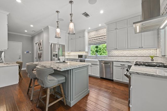 6122 Mordred LN, Austin, TX 78739