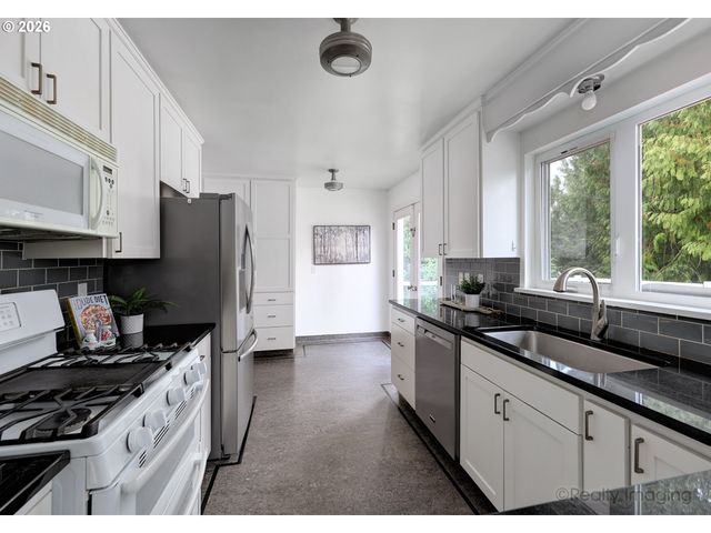 7826 Sw 5TH Ave, Portland, OR 97219