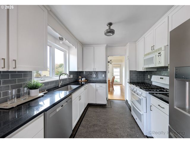 7826 Sw 5TH Ave, Portland, OR 97219