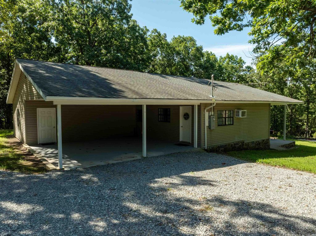 306 N Rainey Lane, Cave City, AR 72521