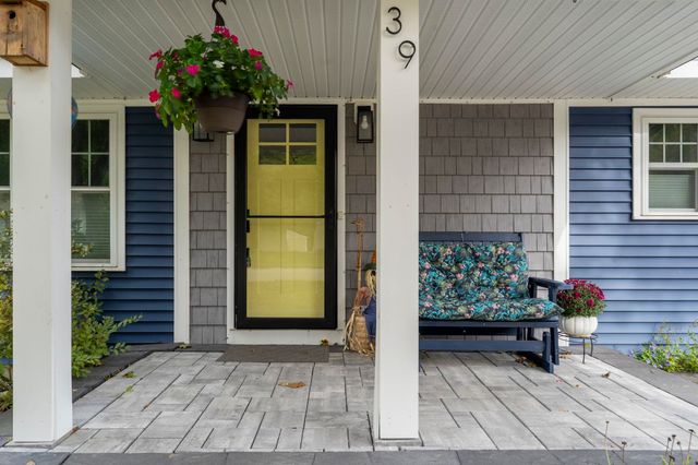 39 N Reading Street, Hooksett, NH 03106