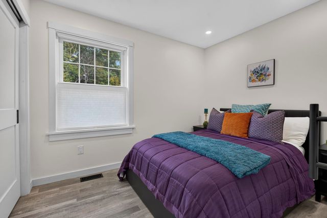 39 N Reading Street, Hooksett, NH 03106