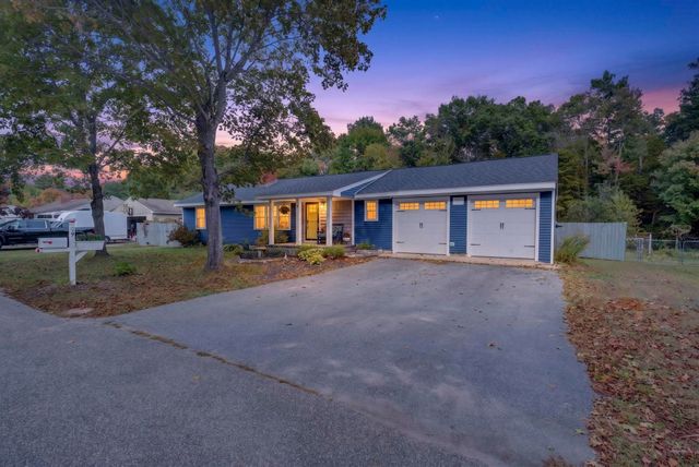 39 N Reading Street, Hooksett, NH 03106