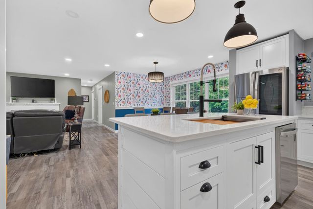 39 N Reading Street, Hooksett, NH 03106