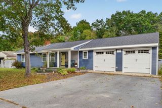 39 N Reading Street, Hooksett, NH 03106
