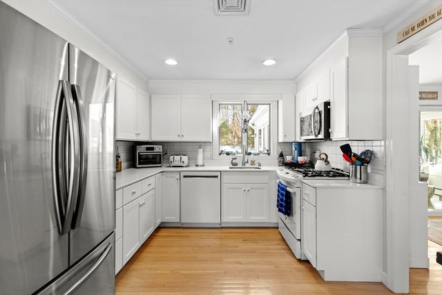 1415 Old Post Rd, Barnstable, MA 02648