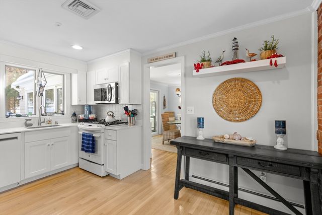 1415 Old Post Rd, Barnstable, MA 02648