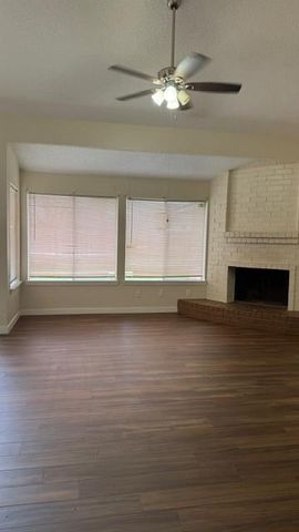 451 Oakdale Drive, Stafford, TX 77477