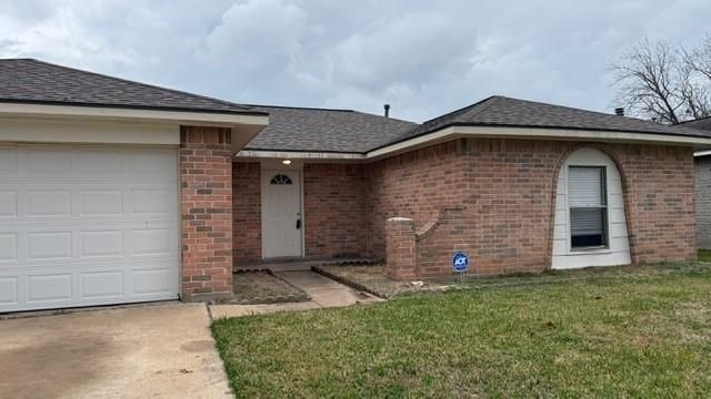 451 Oakdale Drive, Stafford, TX 77477