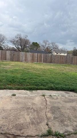 451 Oakdale Drive, Stafford, TX 77477