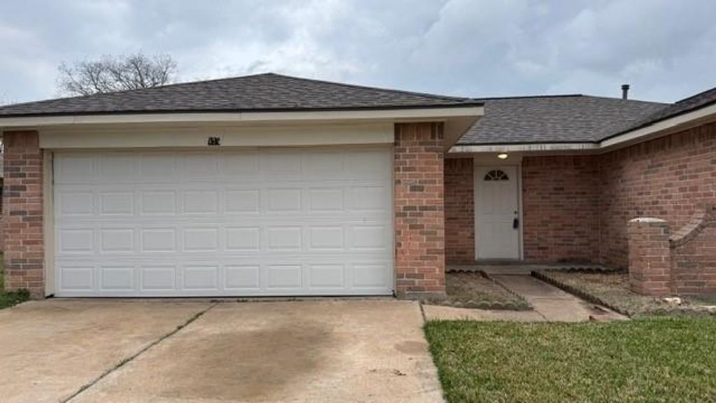 451 Oakdale Drive, Stafford, TX 77477