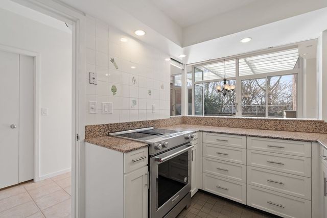 975 Memorial Drive 204, Cambridge, MA 02138