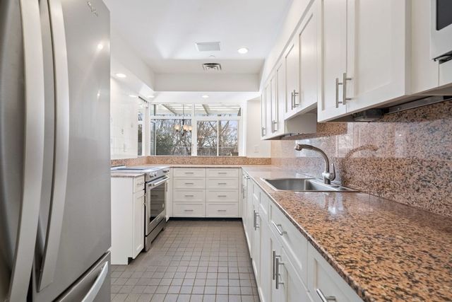 975 Memorial Drive 204, Cambridge, MA 02138