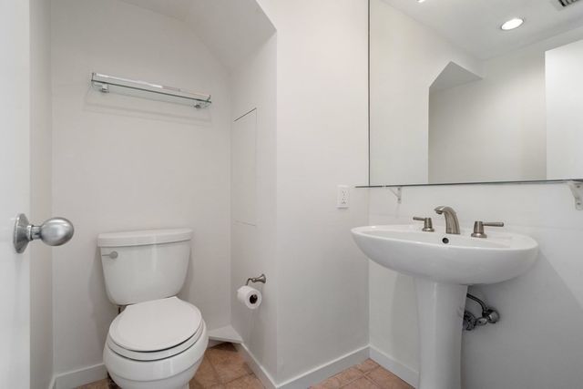 975 Memorial Drive 204, Cambridge, MA 02138