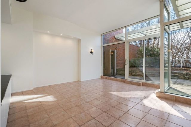 975 Memorial Drive 204, Cambridge, MA 02138