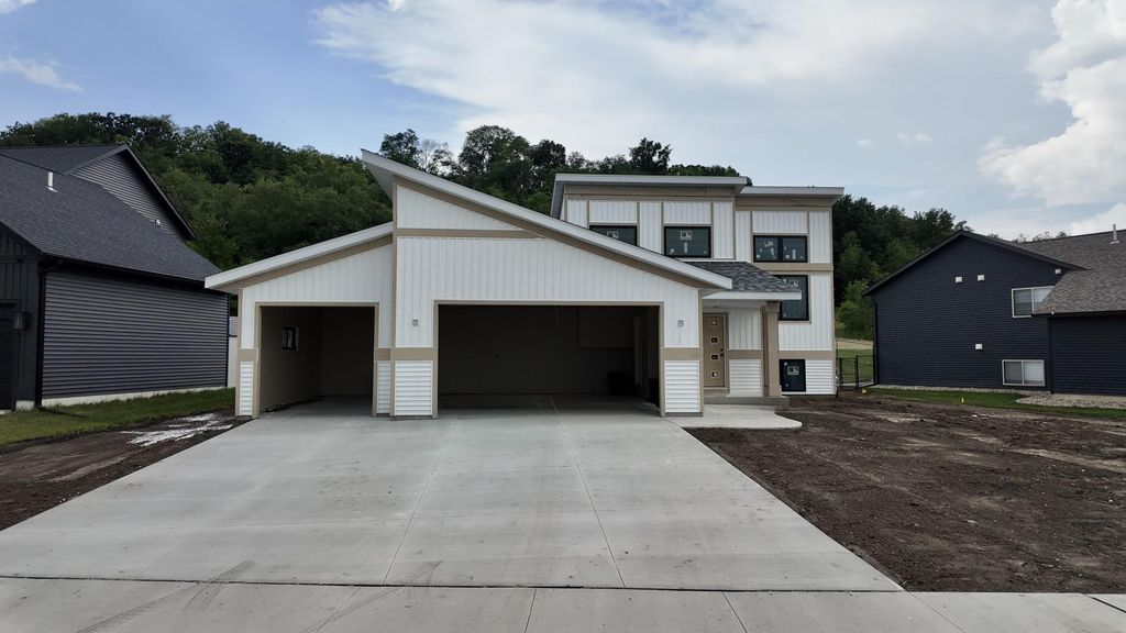 1893 Hadley Hills Drive NE, Rochester, MN 55906