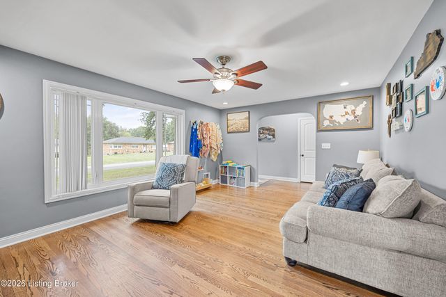 9817 Northridge Dr, Louisville, KY 40272