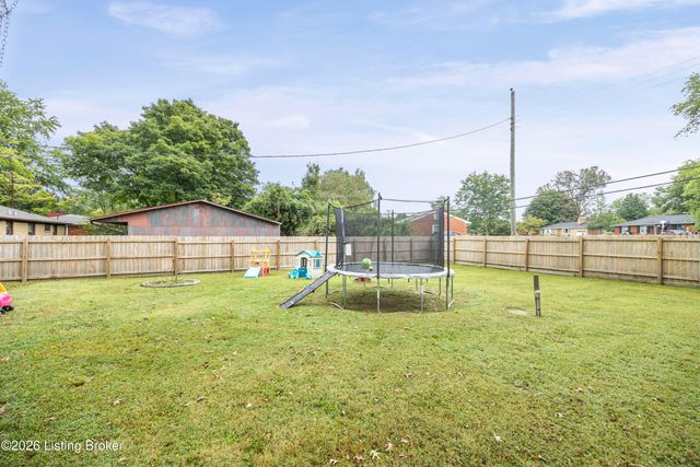 9817 Northridge Dr, Louisville, KY 40272