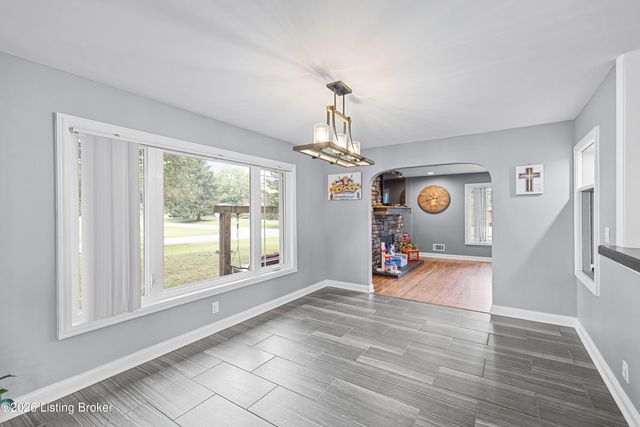 9817 Northridge Dr, Louisville, KY 40272