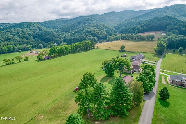 451 Highland Acres, Mountain City, TN 37683
