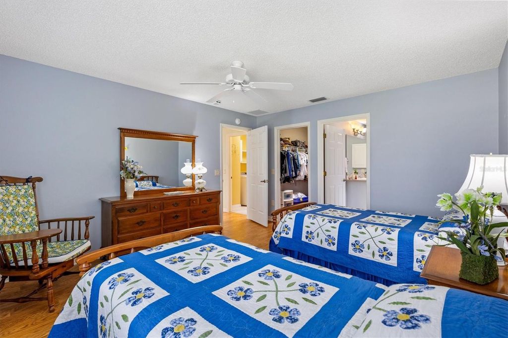 Image 17 of property listing at 2725 MORVEN PARK WAY, The Villages, FL 32162