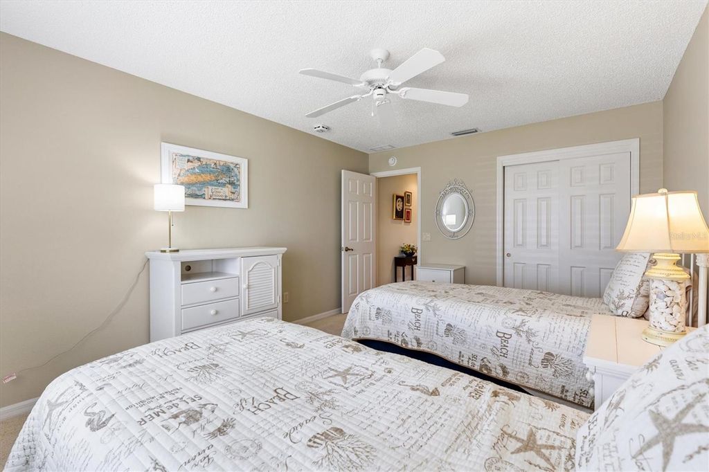 Image 24 of property listing at 2725 MORVEN PARK WAY, The Villages, FL 32162